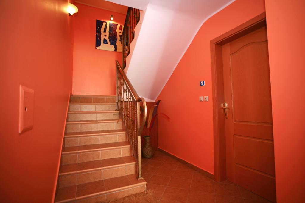 Guest House Ana บัชกา ภายนอก รูปภาพ